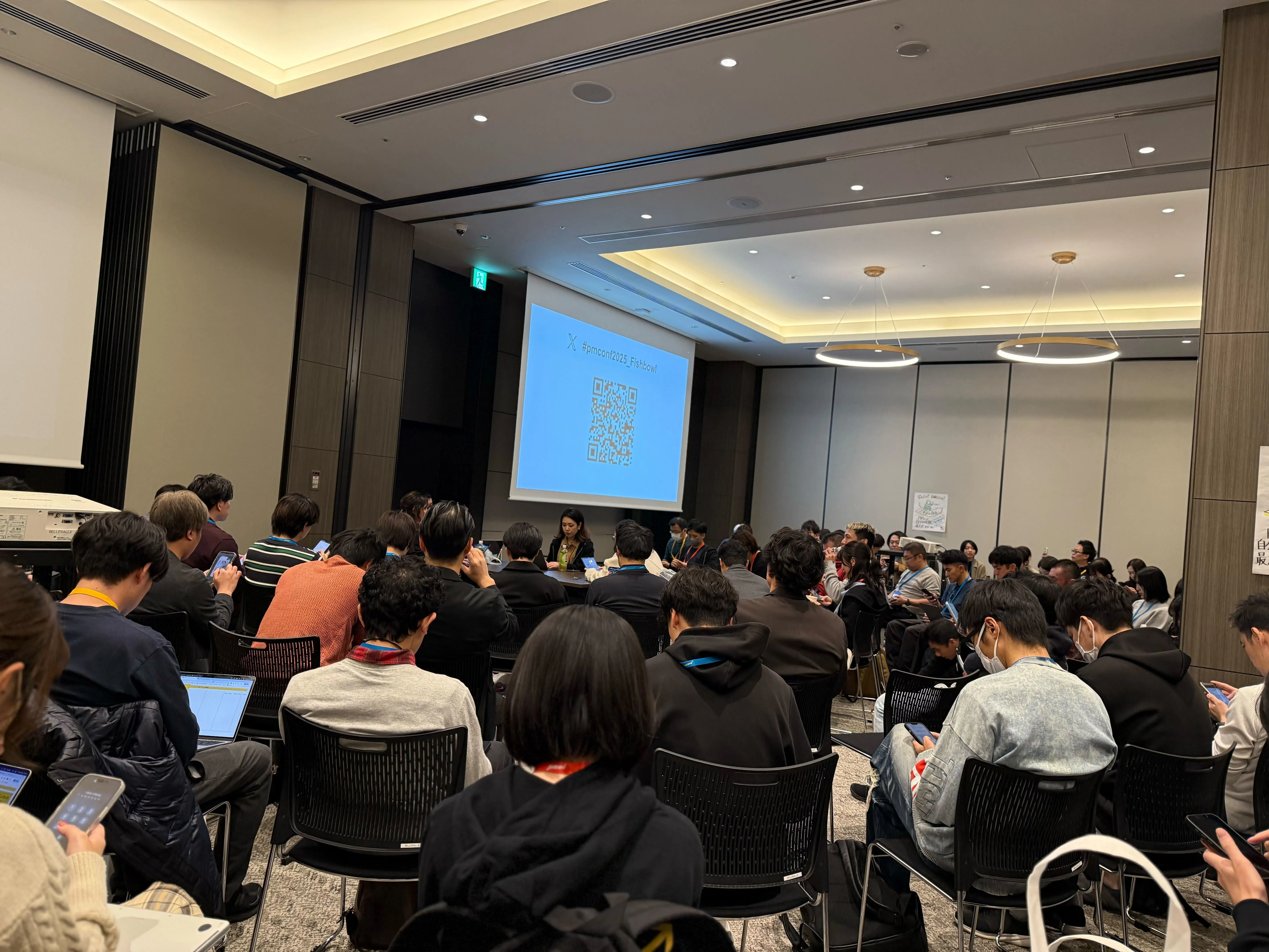 後ろからの会場の様子