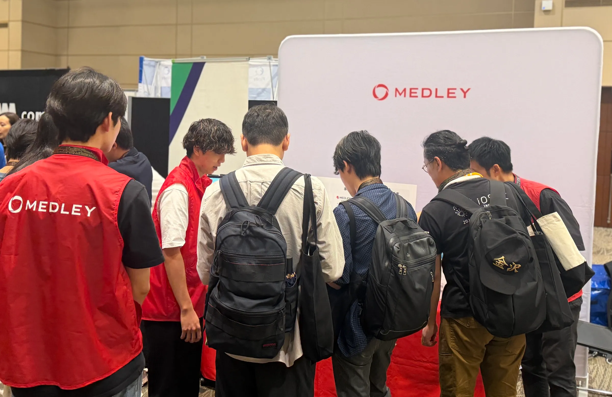 ブースでの会話の様子