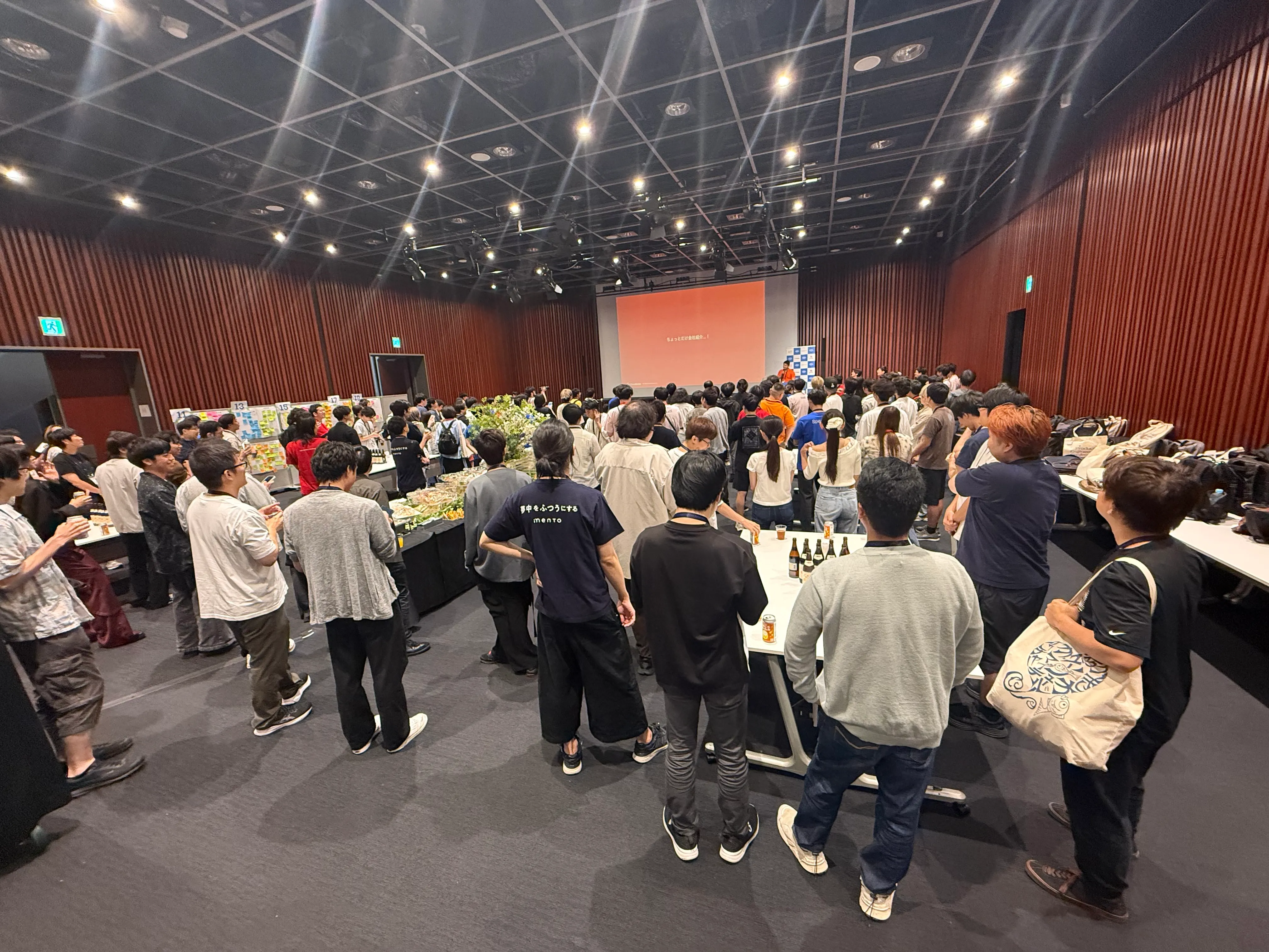 乾杯前の様子